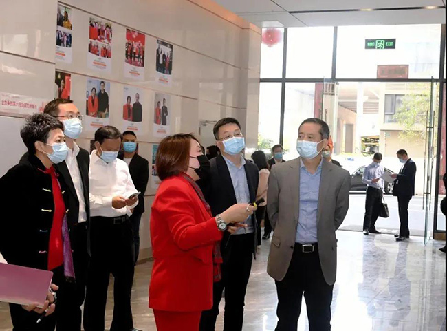 牛年开工首日，区领导姚任、王立德到多宝电竞等企业生产一线调研检查