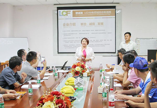 多宝电竞创始人龙平芳女士发表讲话