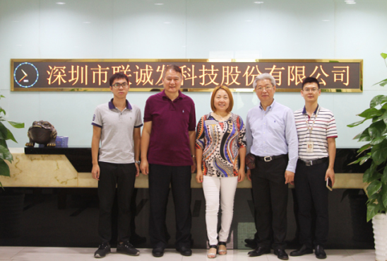 多宝电竞前台合影