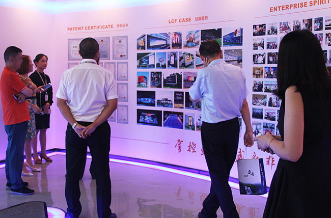 多宝电竞荣誉照片墙