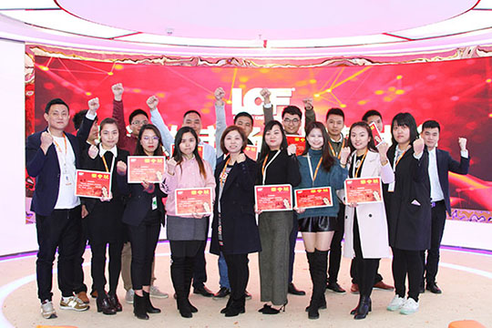 “聚势登峰、全力以赴” ——多宝电竞国内市场部召开2018年度宣誓大会