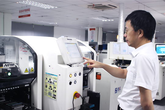 宝安日报报道：多宝电竞公司顾伟 三十载初心不改 深耕LED显示屏研发