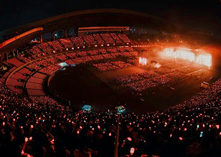 多宝电竞透明屏闪耀周杰伦张韶涵演唱会和GETshow展！