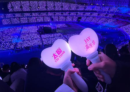 多宝电竞透明屏和荧光棒引爆周杰伦太原演唱会（第三场）
