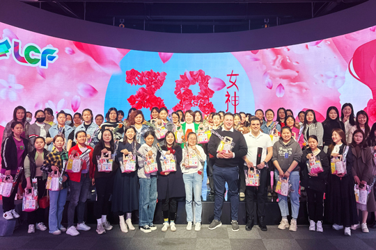 魅力女神节•巾帼绽芳华 | 多宝电竞开展三八国际妇女节慰问活动